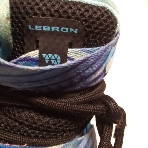 LeBron James tennis shoes - Picture 4 of 10